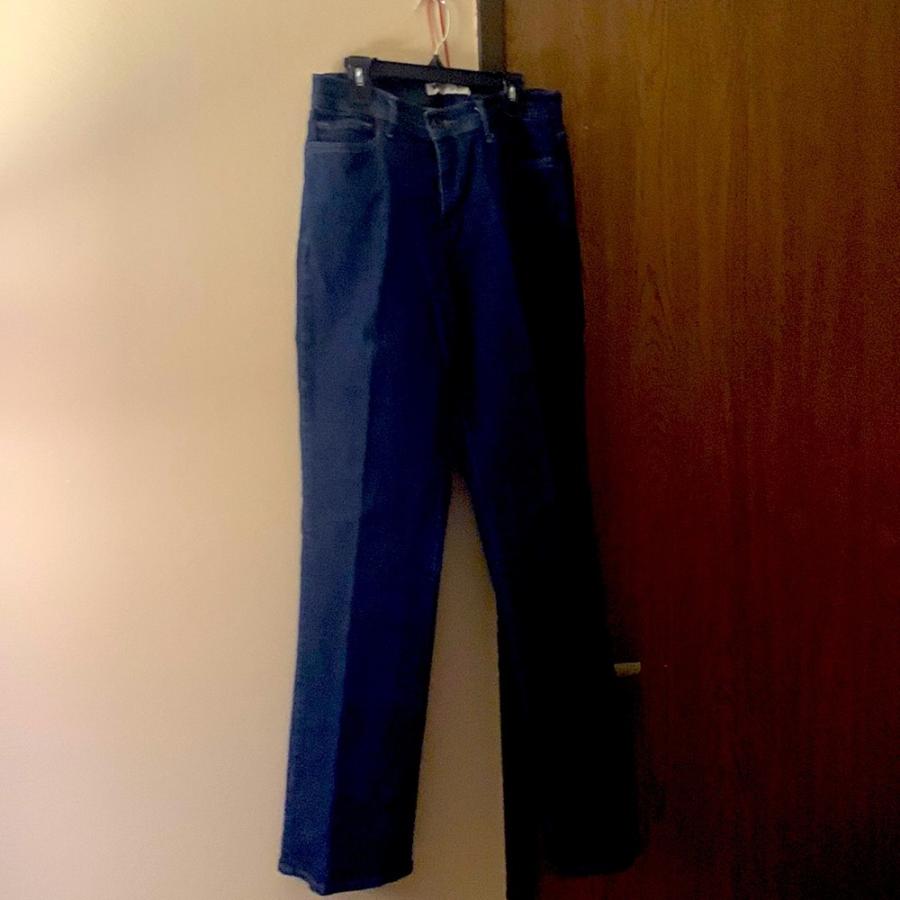 Levi’s perfectly slimming, 512 Bootcut. Size 10, w-30 l-32. DARK BLUE.
